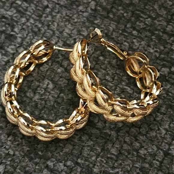 Gold Filled V Chain Link Hoop Earrings New - Picture 1 of 6